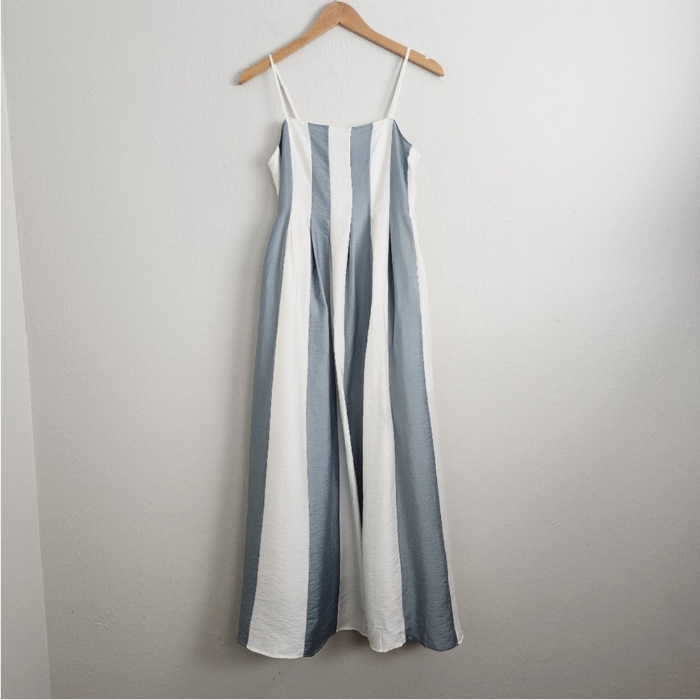 Elegant Striped Maxi Dress - Gray and White - Picture 6 of 9